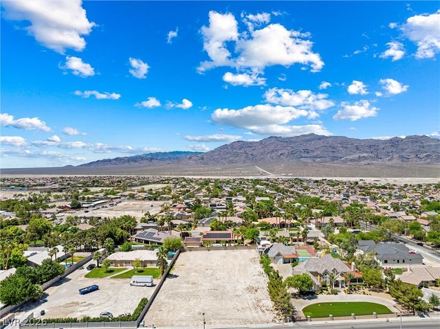5200 Grand Teton Drive, Las Vegas, NV 89131