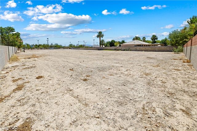 5200 Grand Teton Drive, Las Vegas, NV 89131