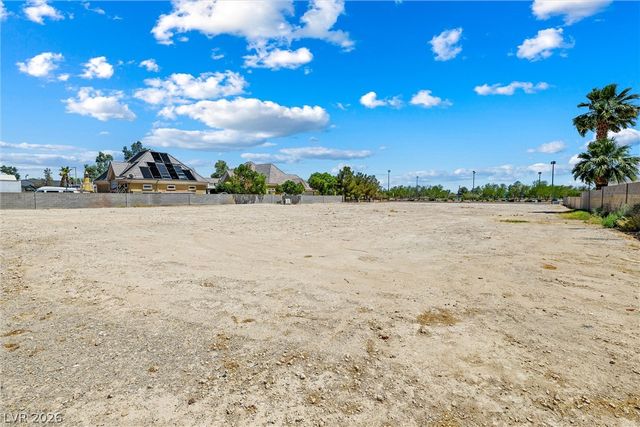 5200 Grand Teton Drive, Las Vegas, NV 89131
