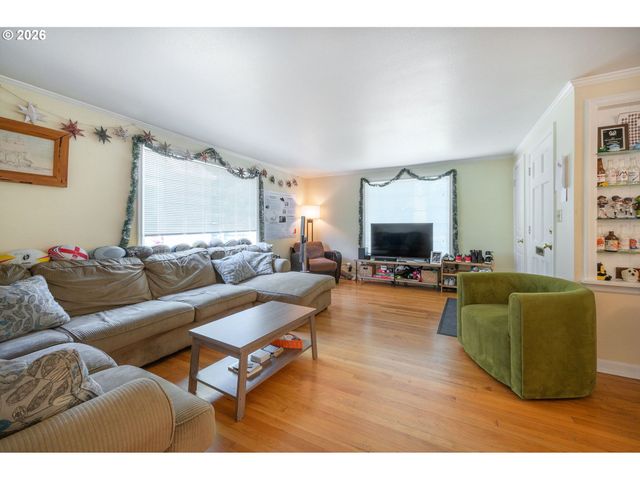 2273 KINCAID St, Eugene, OR 97405