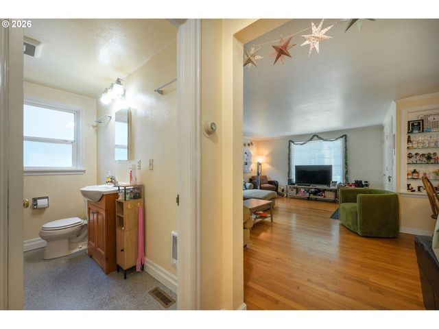2273 KINCAID St, Eugene, OR 97405