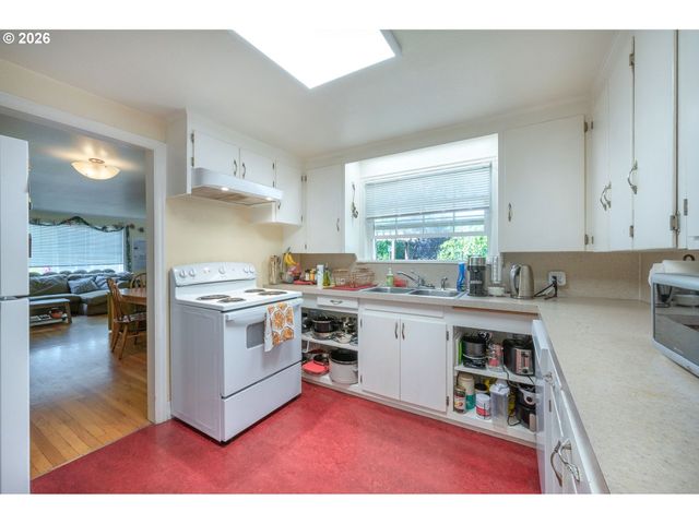2273 KINCAID St, Eugene, OR 97405