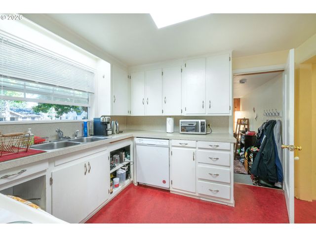 2273 KINCAID St, Eugene, OR 97405