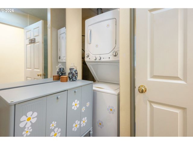 2273 KINCAID St, Eugene, OR 97405