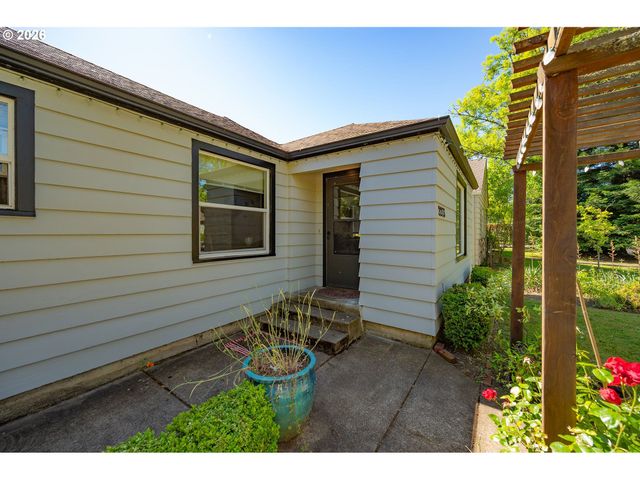 2273 KINCAID St, Eugene, OR 97405