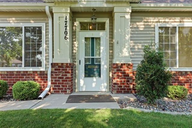 17706 38th Avenue N, Plymouth, MN 55446