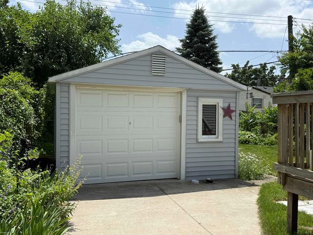 536 E Shevlin Avenue, Hazel Park, MI 48030