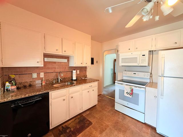 536 E Shevlin Avenue, Hazel Park, MI 48030