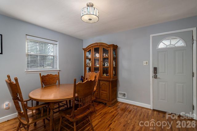 1966 13th Street NE, Hickory, NC 28601