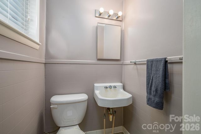 1966 13th Street NE, Hickory, NC 28601