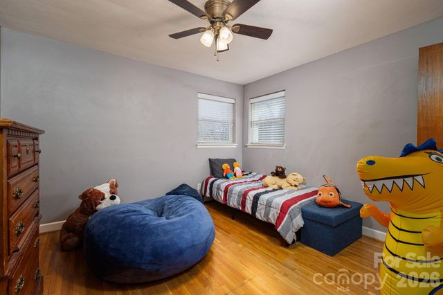 1966 13th Street NE, Hickory, NC 28601