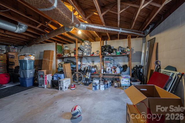 1966 13th Street NE, Hickory, NC 28601