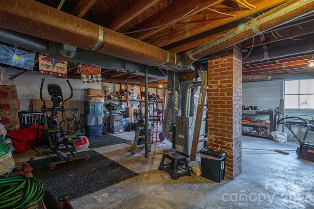 1966 13th Street NE, Hickory, NC 28601