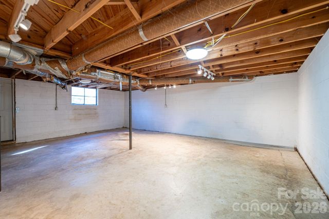 1966 13th Street NE, Hickory, NC 28601