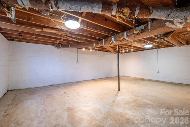 1966 13th Street NE, Hickory, NC 28601