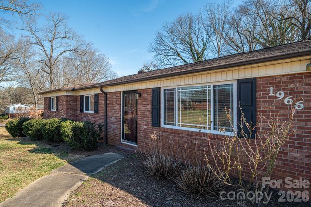 1966 13th Street NE, Hickory, NC 28601
