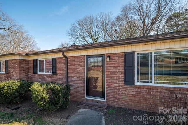 1966 13th Street NE, Hickory, NC 28601