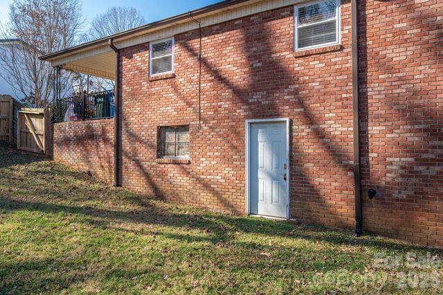 1966 13th Street NE, Hickory, NC 28601