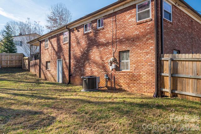 1966 13th Street NE, Hickory, NC 28601