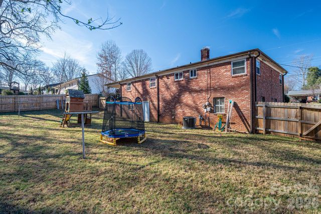 1966 13th Street NE, Hickory, NC 28601