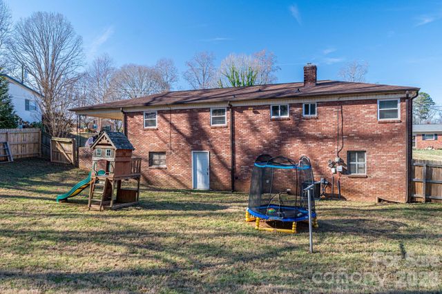 1966 13th Street NE, Hickory, NC 28601
