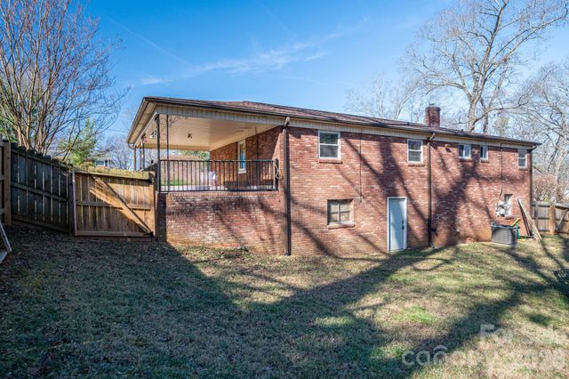1966 13th Street NE, Hickory, NC 28601