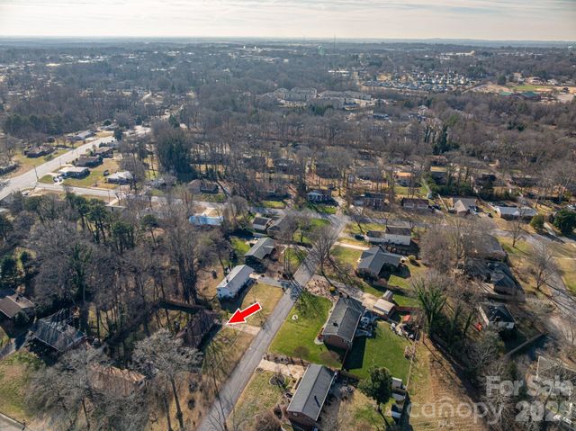 1966 13th Street NE, Hickory, NC 28601