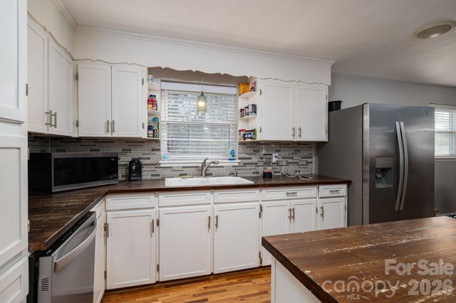 1966 13th Street NE, Hickory, NC 28601