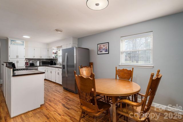 1966 13th Street NE, Hickory, NC 28601