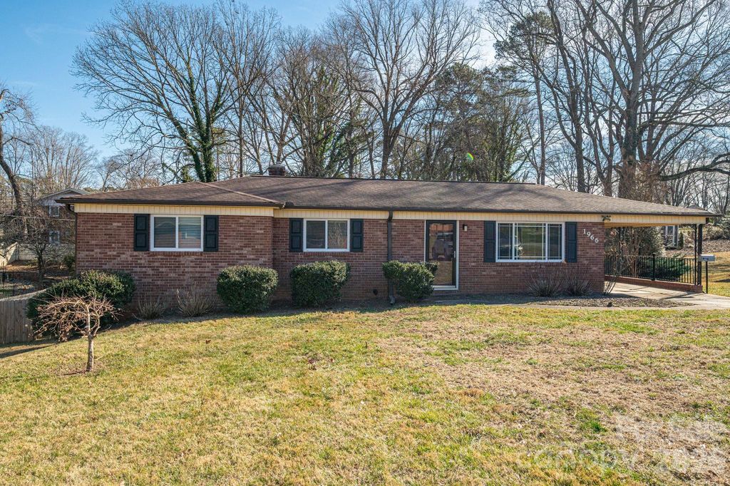 1966 13th Street NE, Hickory, NC 28601