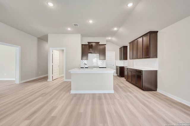 6220 Persimmon Lake, San Antonio, TX 78245