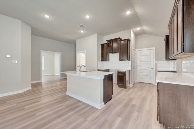 6220 Persimmon Lake, San Antonio, TX 78245