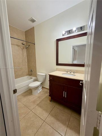 10747 NW 76th Ln, Doral, FL 33178