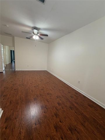 10747 NW 76th Ln, Doral, FL 33178