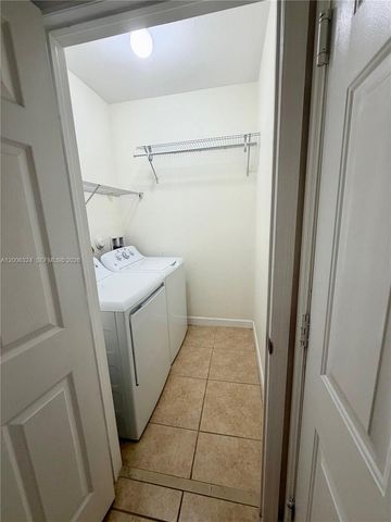 10747 NW 76th Ln, Doral, FL 33178