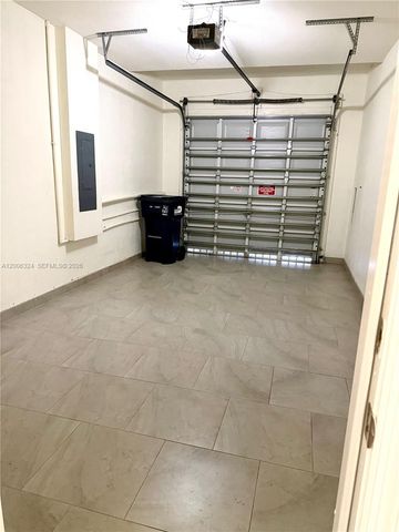 10747 NW 76th Ln, Doral, FL 33178