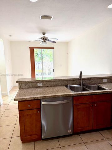 10747 NW 76th Ln, Doral, FL 33178