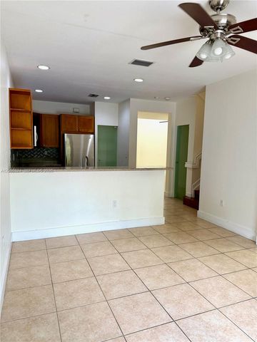 10747 NW 76th Ln, Doral, FL 33178