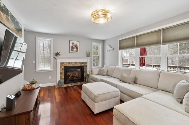 12 Glastombury Drive, Sandown, NH 03873