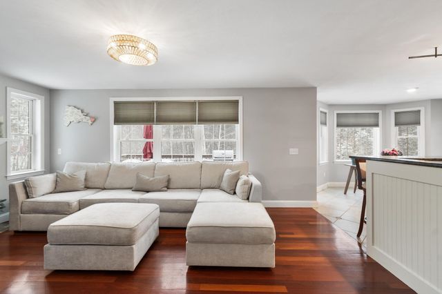 12 Glastombury Drive, Sandown, NH 03873