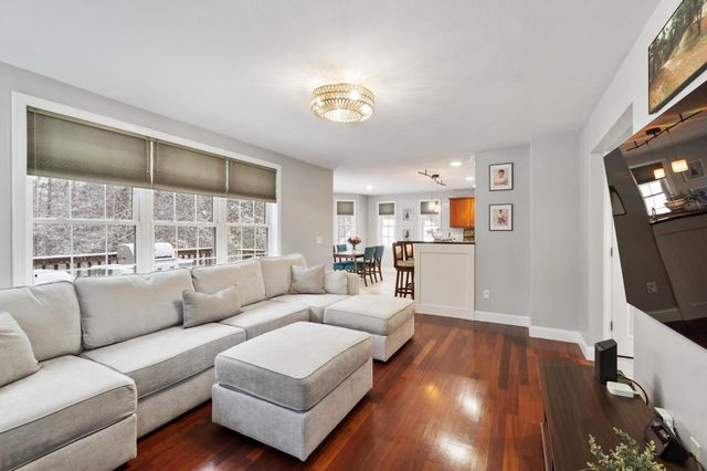 12 Glastombury Drive, Sandown, NH 03873