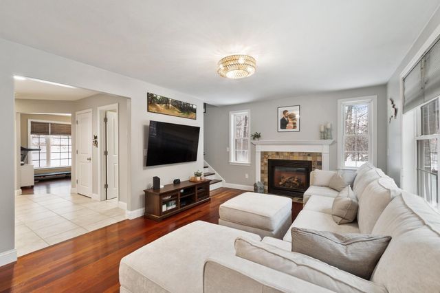 12 Glastombury Drive, Sandown, NH 03873