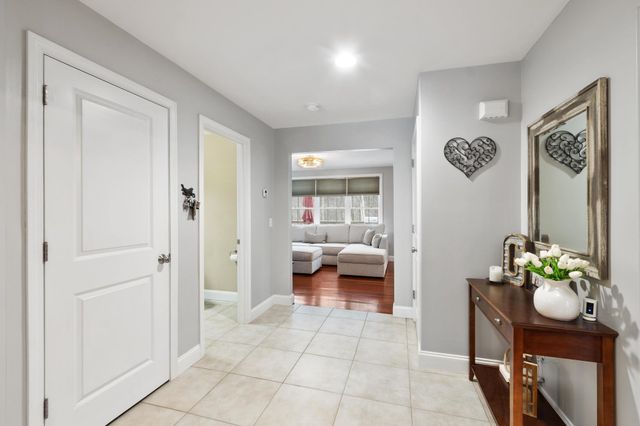 12 Glastombury Drive, Sandown, NH 03873