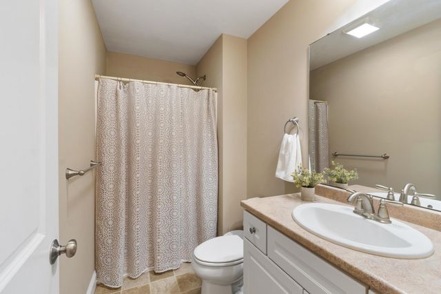 12 Glastombury Drive, Sandown, NH 03873