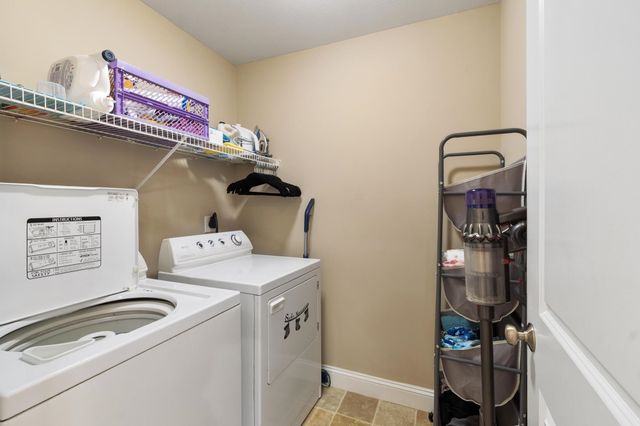 12 Glastombury Drive, Sandown, NH 03873