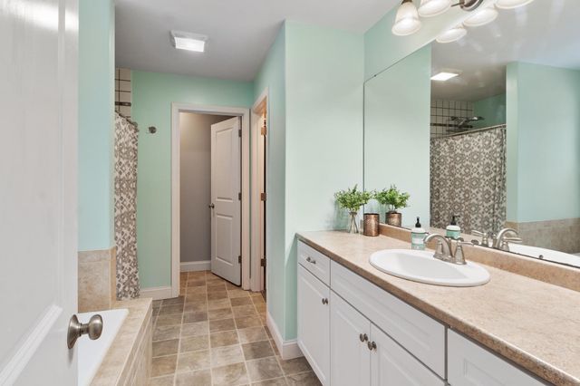 12 Glastombury Drive, Sandown, NH 03873