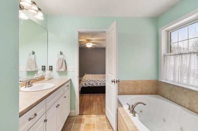 12 Glastombury Drive, Sandown, NH 03873