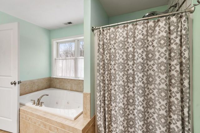 12 Glastombury Drive, Sandown, NH 03873