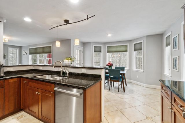 12 Glastombury Drive, Sandown, NH 03873