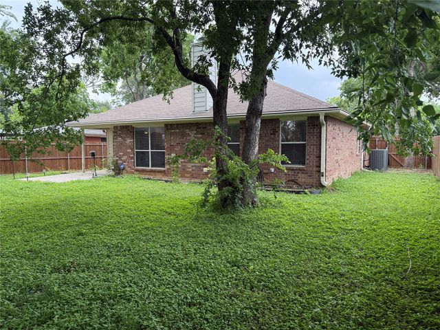 4828 Curzon Avenue, Fort Worth, TX 76107